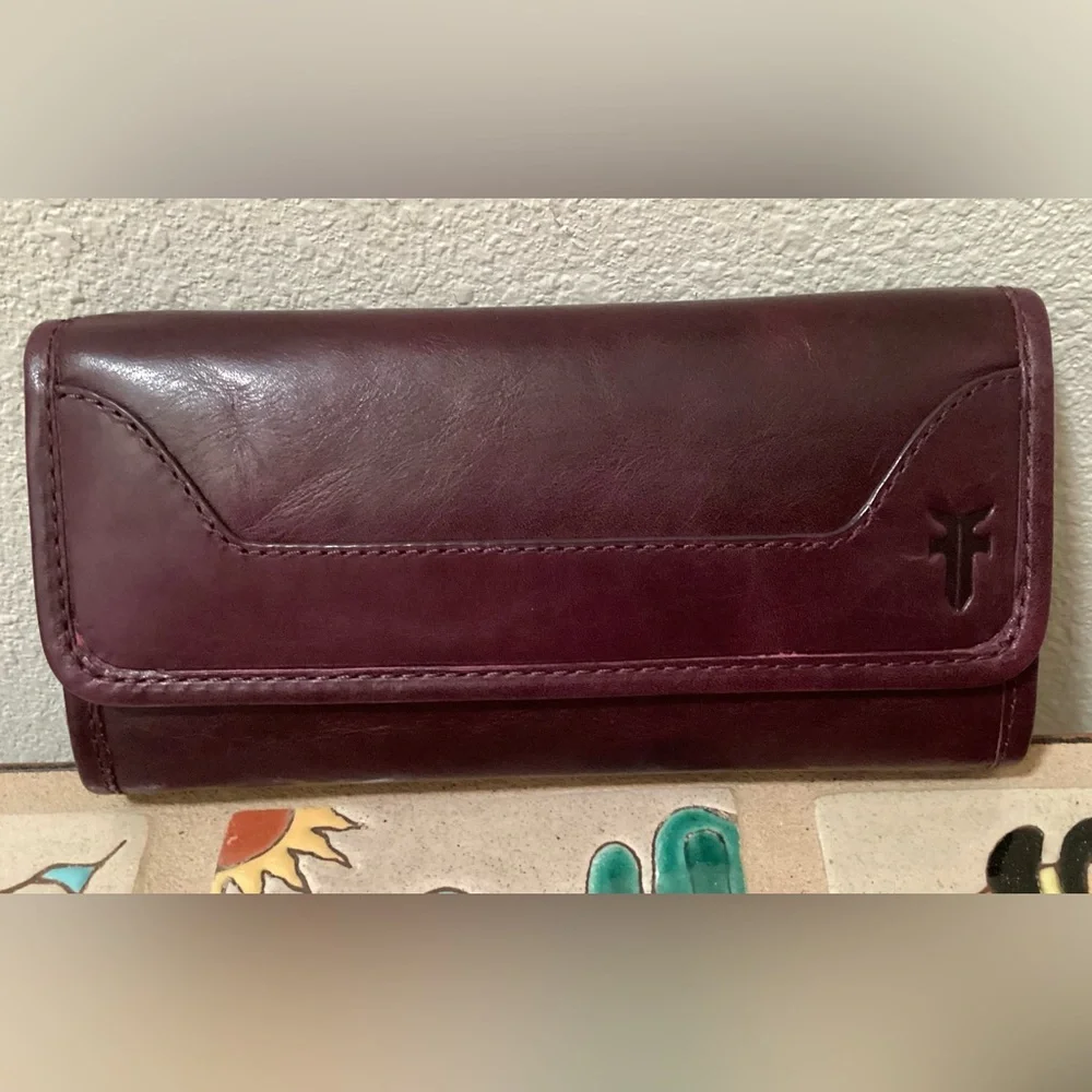 RARE Frye (Deborah) Studded Handbag with Wallet, Dusty Wine - Picture 13 of 16